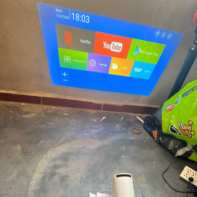 Use the Magcubic HY300pro to watch Netflix and Youtube